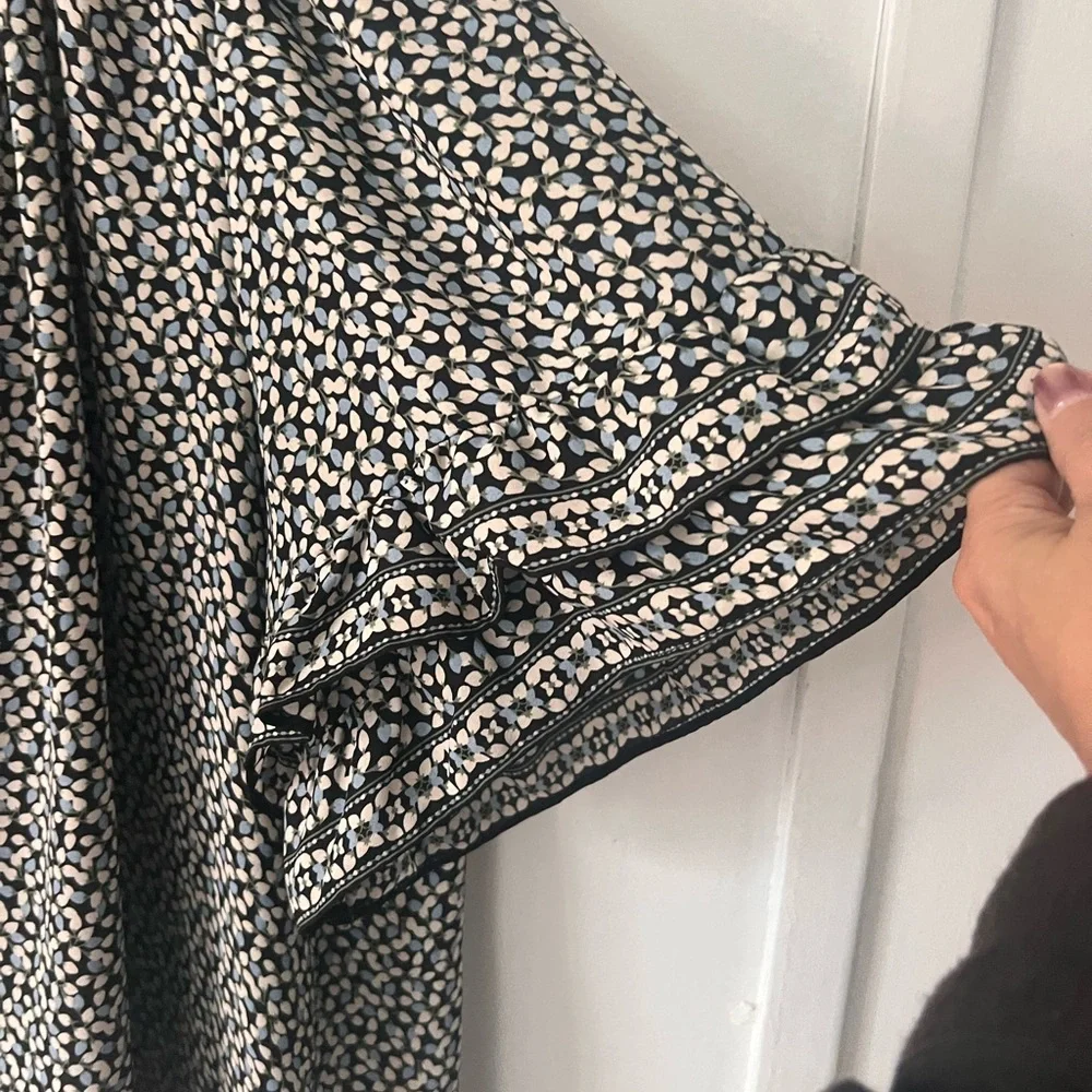 Max Studio Black and White Floral Blouse - Picture 3 of 12